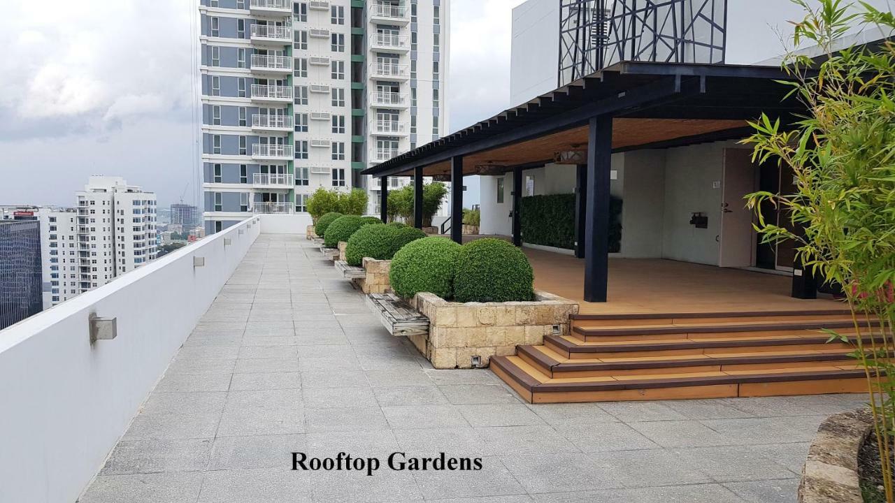 Avalon Condominium Cebu Esterno foto